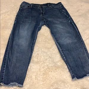 Cute, embroidered stretchy jeans